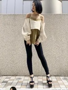 EMODA オフショルダー長袖トップス アイボリー・カーキ