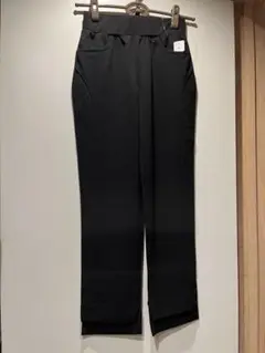 新品タグ付き【スクロール】テーパードパンツ