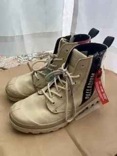PALLADIUM クリーム色　ハイカットスニーカーのサムネイル