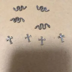 メタル　 ネイルパーツ　 十字架　と蛇