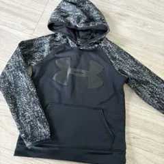 美品Under Armour ルーズフィットパーカー YMD 黒/グレー