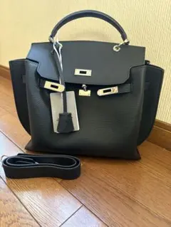 黒いレザーハンドバッグ ショルダーストラップ付き