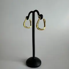 フープピアス　リングピアス　ゴールド　金　高見え　高級感　シンプル　ピアスのサムネイル