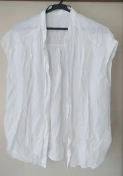 GU ホワイト ノースリーブシャツ