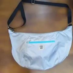 LE COQ SPORTIF シルバーナイロンショルダーバックのサムネイル