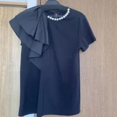 ジャスグリッティー 半袖ラッフルフリルブラウス パール付き