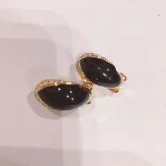 黒ストーン金色フープイヤリング