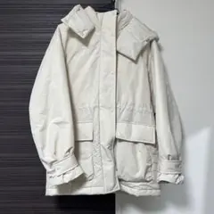 クリーム色 フード付き ダウンジャケット　UNIQLO