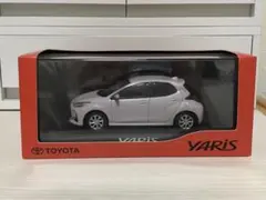 トヨタ ヤリス カラーサンプル ホワイトパールクリスタルシャイン