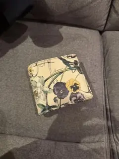 花柄蝶モチーフ 二つ折り財布　GUCCI