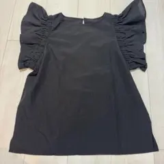 しまむら　フリル袖 黒 トップス