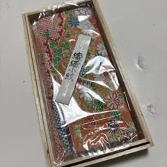 オレンジ花柄和装小物 木箱入り　縮緬小紋