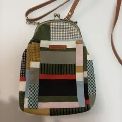 ハンドメイド　パッチワークデザインのポシェット