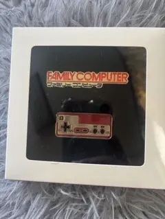 ファミリーコンピュータ ピンバッジ コントローラーのサムネイル