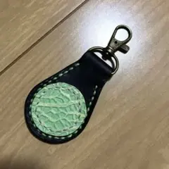 ハンドメイド　レザーキーリング 黒と緑