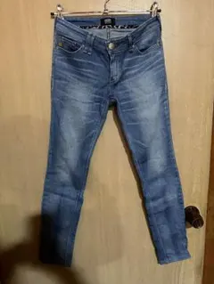 スキニージーンズ