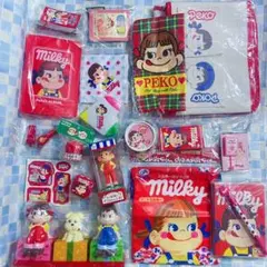 ペコちゃん キーボルダーとブックカバー - メルカリ