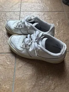 Nike Air Force 1 ホワイト スニーカーのサムネイル
