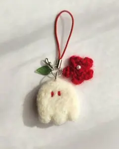 羊毛フェルト　ストラップ　おばけ　お花　編み物　葉っぱ　キーホルダー　赤色