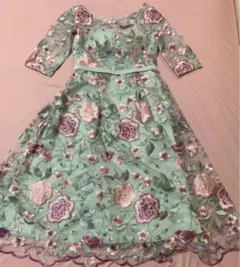 新品未使用タグ付き　清楚系ワンピース　刺繍　豪華　高級