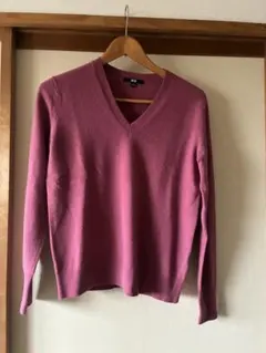 ユニクロカシミヤ100% ピンク Vネック 長袖ニット