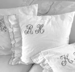 フランスアンティークリネンクロス*イニシャル刺繍クッションカバー*レースフリル
