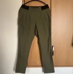 美品 ブージュルード　カーキパンツのサムネイル