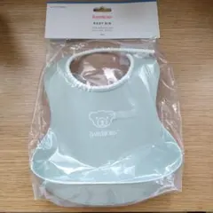 新品 ベビービョルン　エプロン　パウダーグリーン　グリーン　スウェーデン