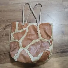 ジャマンピエッシュ、ジラフ模様レザー手提げバッグ