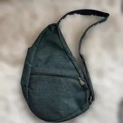 ダークグリーンスリングバッグ