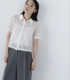 NATURAL BEAUTY BASIC クロップドレースシャツのサムネイル