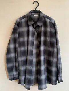 GU 長袖 チェックシャツ グレー系 Lサイズのサムネイル