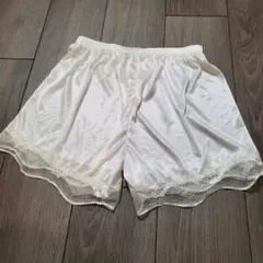 ペチコート ホワイト ショートパンツ