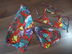 夏物準備　美品　ハワイ　ヒロハッティで購入　パレオ付きベビービキニ　５サイズ