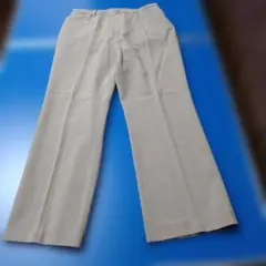 ベージュ フレアパンツ バックポケット付きウエスト73cm