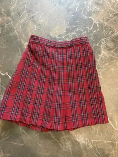 ユニクロ　前側プリーツ　後ろショートパンツ　スカート　赤　チェック