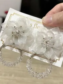 花モチーフ クリスタルビーズ イヤリング