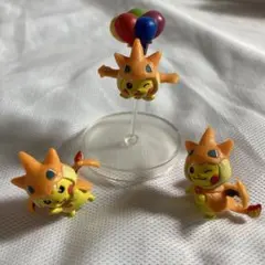 ピカチュウフィギュア3個セット☆メガリザードンYのポンチョ