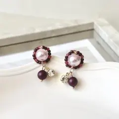 パールピアス　ガーネット　パープル　ビーズ刺繍　キラキラ　揺れるピアス　かわいい