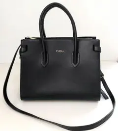 FURLA ブラックレザーショルダーバッグ