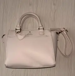 ハート型チャーム付きピンクバッグ