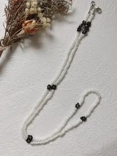 183.透明ホワイト×ブラックフラワーマスクチェーン　ネックレス