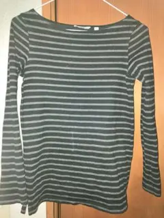 ユニクロ 黒とグレーのボーダー長袖Tシャツ S