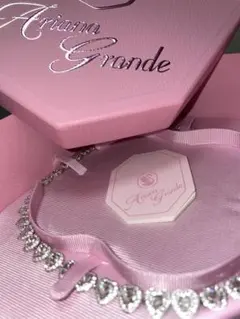 Ariana Grande ハート型ネックレス