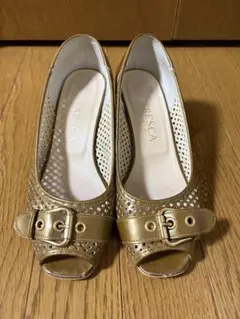 FRESCA パンプス ゴールド オープントゥ パンチングのサムネイル