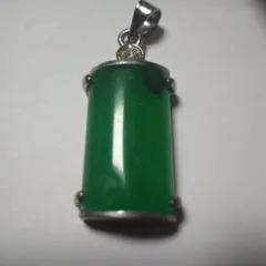 翡翠ペンダントトップ　18kgp刻印