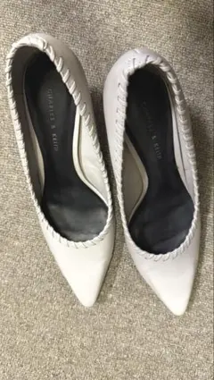 CHARLES & KEITH ポインテッドトゥ パンプスのサムネイル