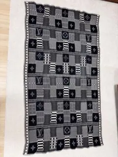 新品未使用♪お値下げ不可♪ビーチブランケット LV グラフィカル ノベルティ ルイヴィトン新品未使用♪お値下げ不可♪ビーチブランケット LV