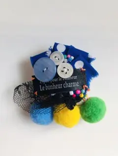 ハンドメイド　カラフルポップなブローチ　リメイク