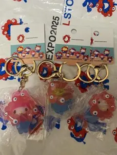 サンリオ　ミャクミャクなりきりキーホルダー　クリアカラー　3体セット